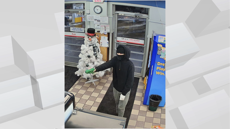 Deputies search for suspect in attempted armed robbery at Amboy gas station