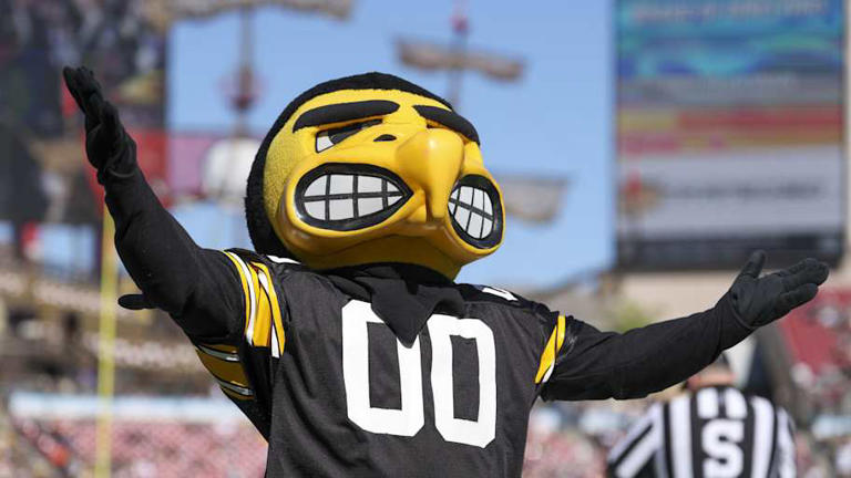 Iowa topples Vanderbilt in thrilling ReliaQuest Bowl