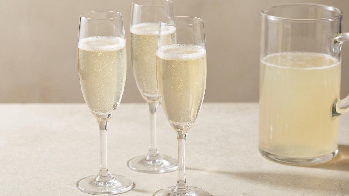 Classic French 75 cocktail recipe