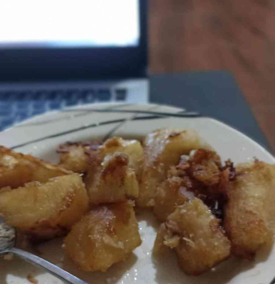 Kopi dan singkong goreng temani perayaan tahun baru