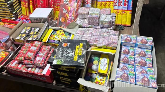 Pembeli Sepi, Penjual Kembang Api di Tanjung Selor Kaltara Gelisah Jelang Tahun Baru