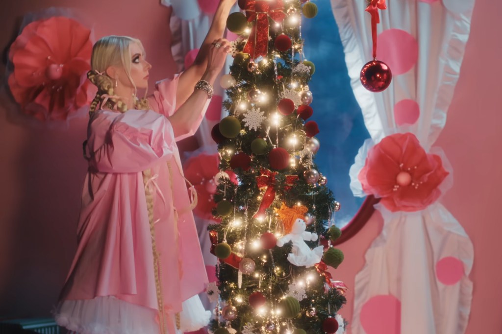 The Pretty Reckless' ‘Where Are You Christmas?' hits No. 1 on Hot Hard ...