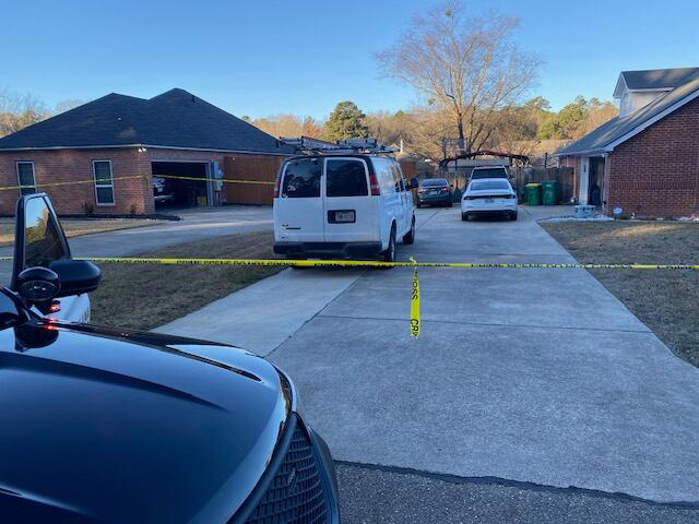 Teen dead in Texarkana shooting during alleged car burglary; teen arrested