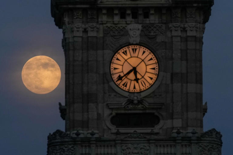 The first 'wolf' supermoon of 2026 is about to arrive