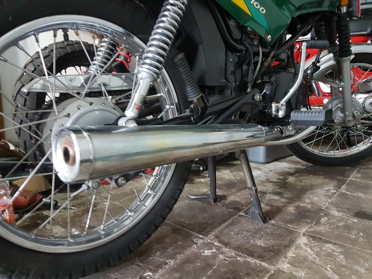 Karena Ini, Knalpot Motor Bekas Mengeluarkan Asap Hitam