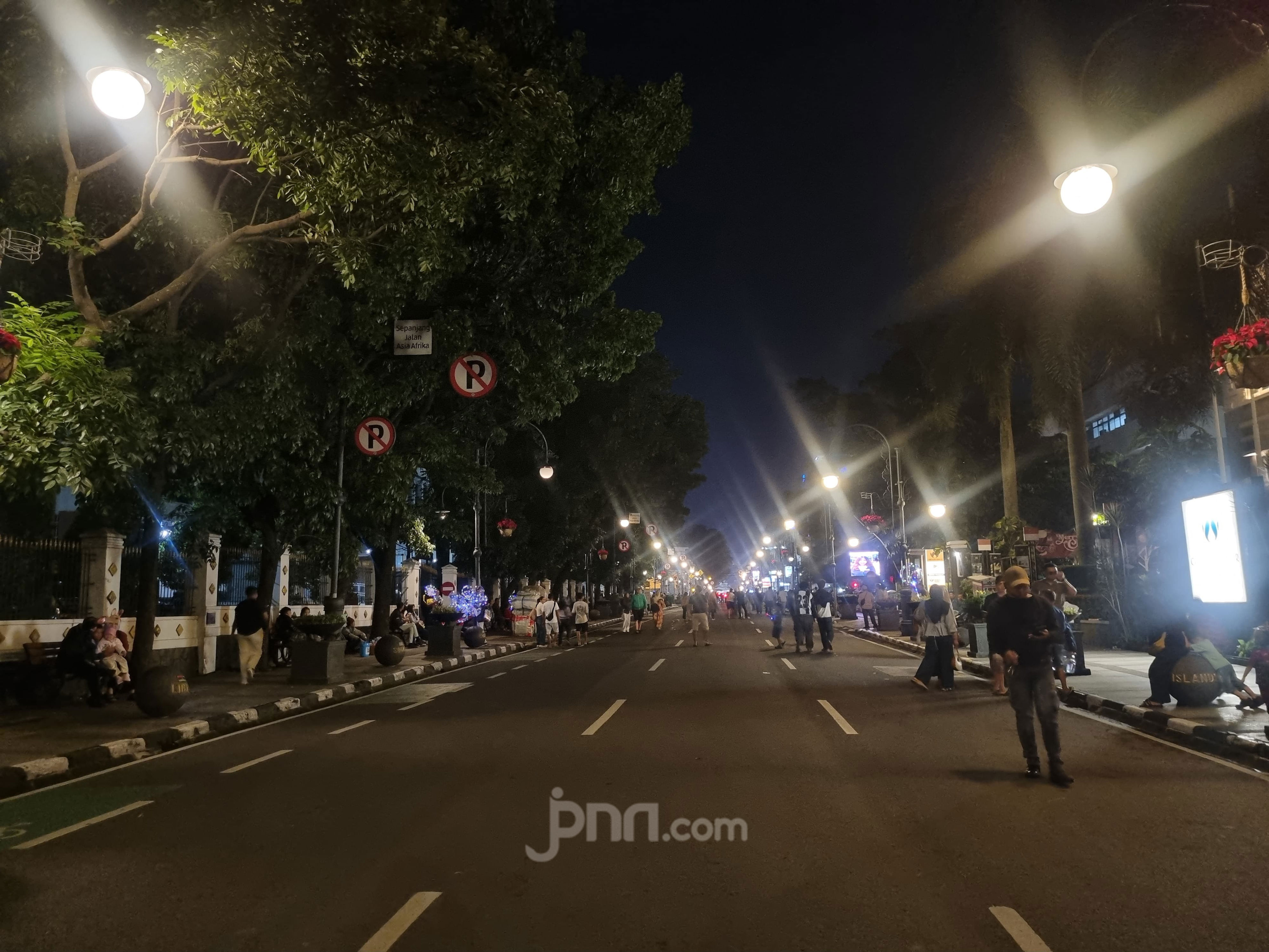Polisi Tutup Jalan Asia Afrika Saat Tahun Baru