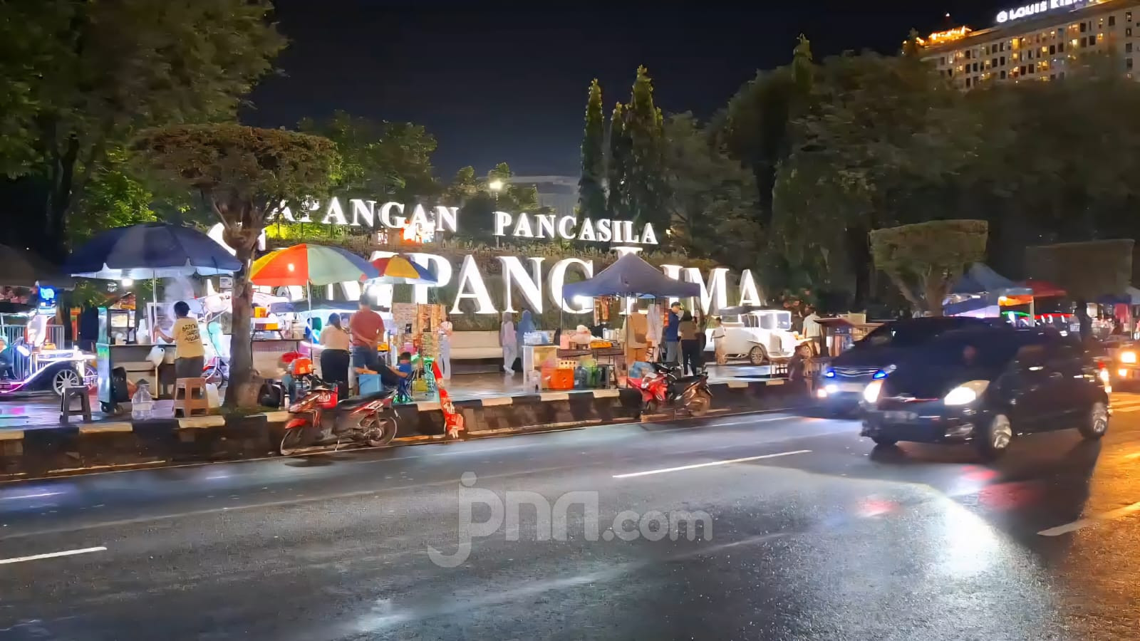 Tahun Baru 2026 di Semarang: Pesta Berubah Jadi Doa dan Donasi Sumatra