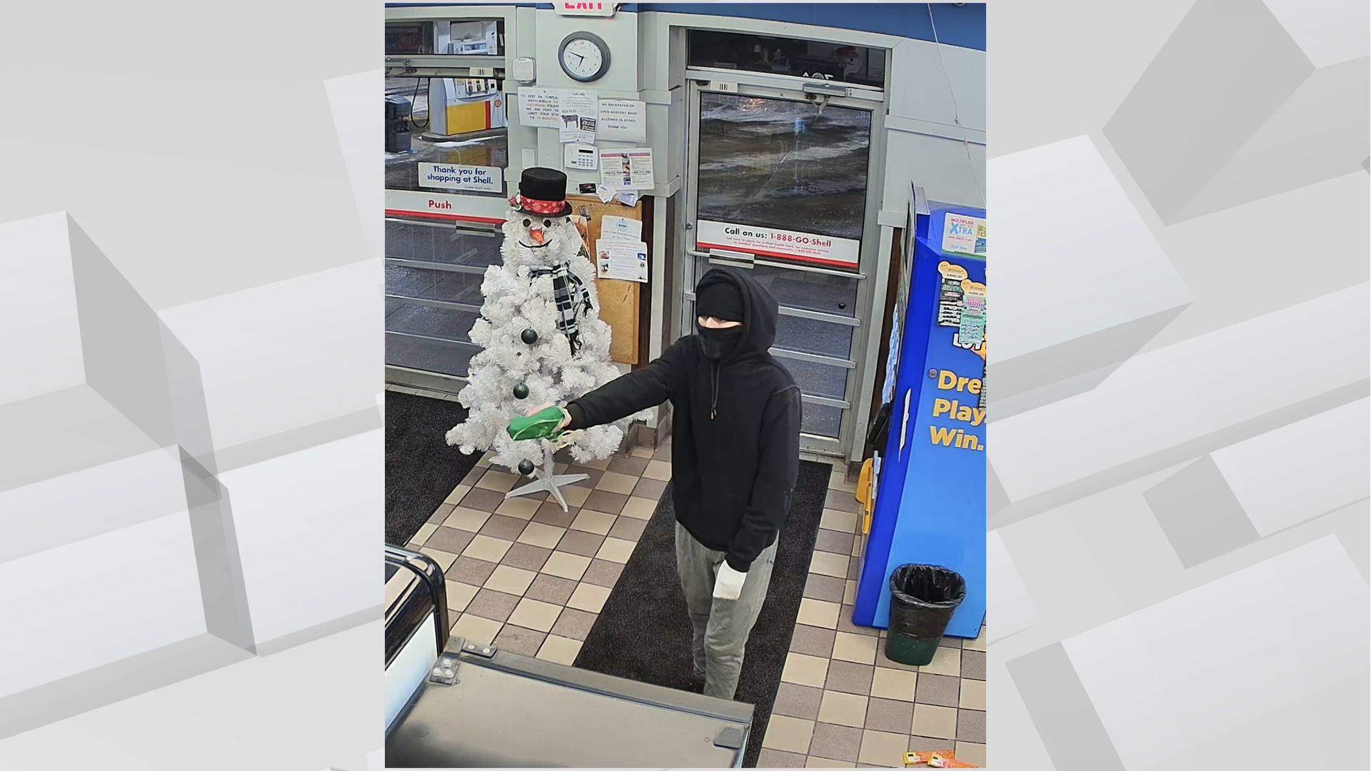 Deputies search for suspect in attempted armed robbery at Amboy gas station