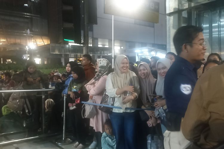 Bundaran HI Penuh Warga Usai Tahun Baru