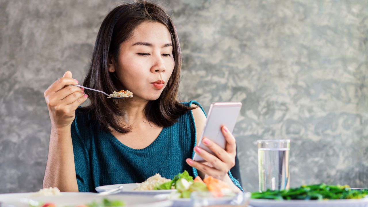 14 sneaky eating habits you can't seem to quit