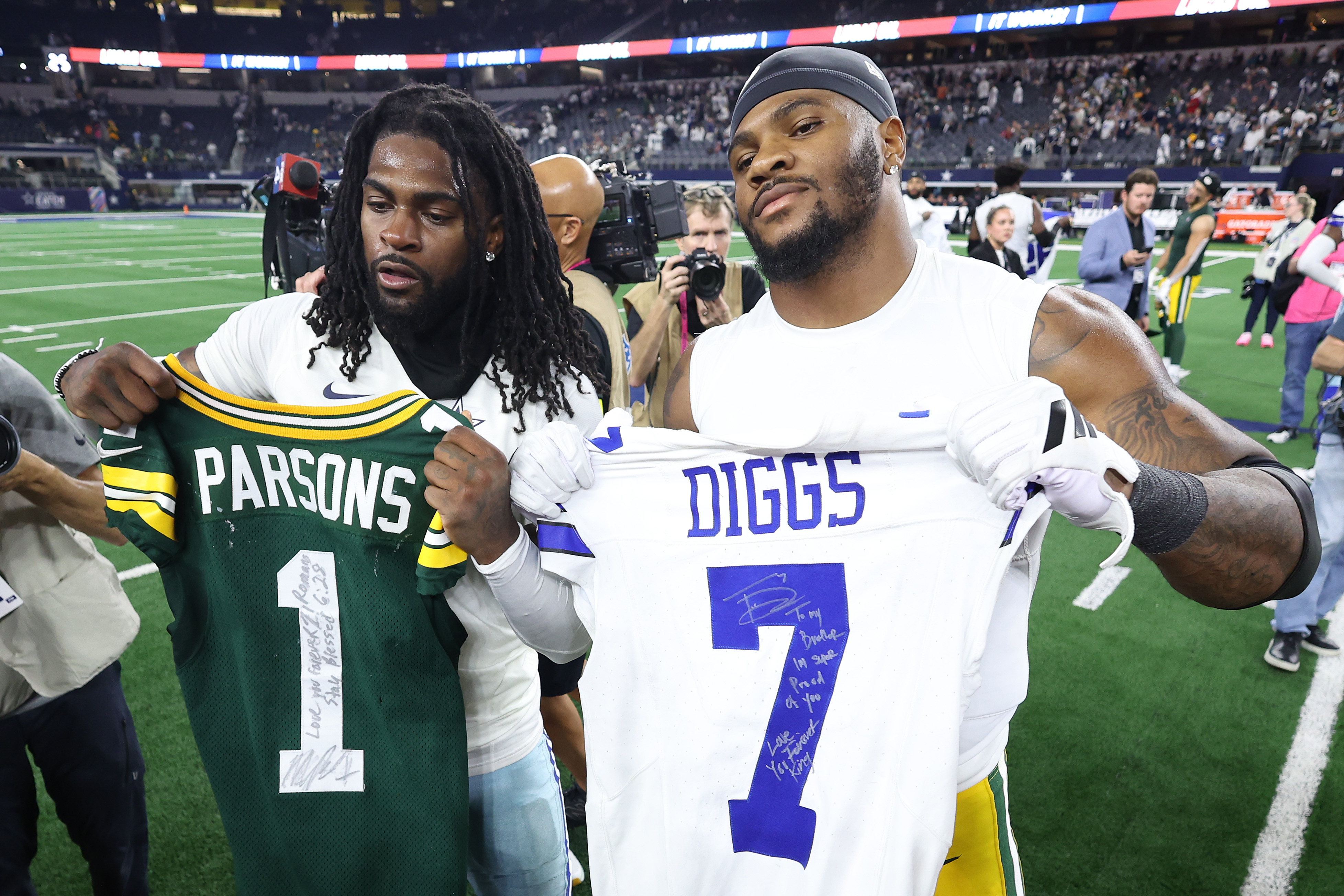 Micah Parsons has 2-word reaction to Packers signing Trevon Diggs<br>