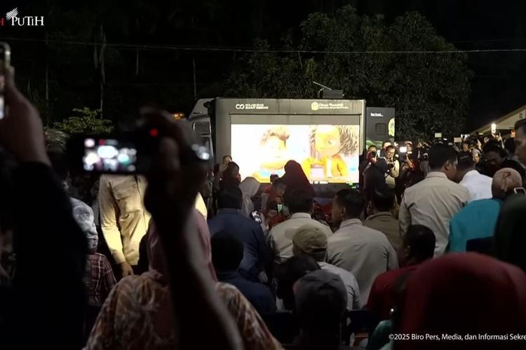 Momen Haru Prabowo, AHY, dan Bobby Nonton "Jumbo" Bersama Pengungsi Tapanuli Selatan