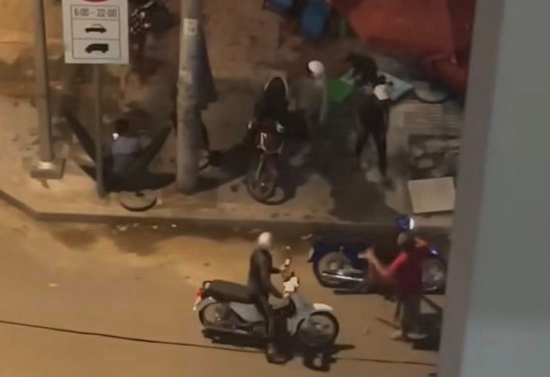 Nửa đêm quậy tưng đường phố, nhóm đối tượng bị công an TP.HCM mời làm việc