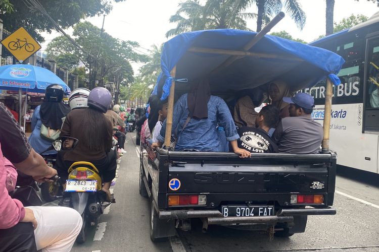 Lalu lintas arah Ragunan macet parah hari pertama 2026