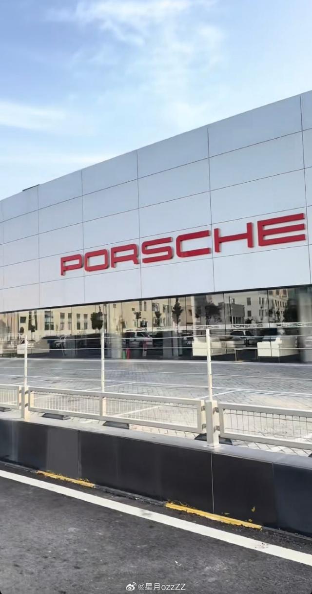 Porsche’s biggest dealer in China just vanished—and chaos followed<br>