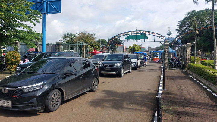 Lalu lintas menuju Ragunan padat, antrean kendaraan mencapai 1,3 km