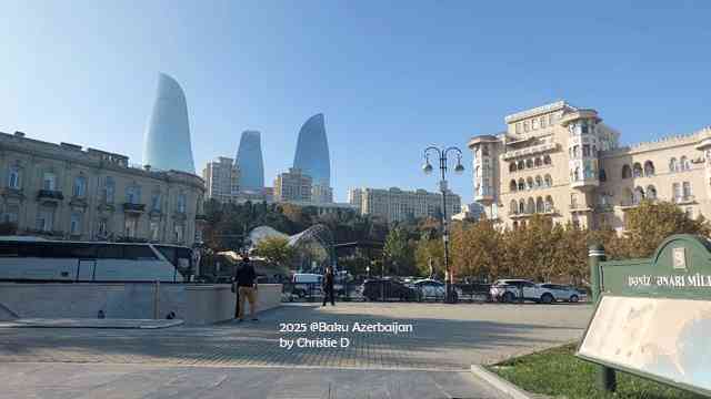 Antara Asia Tengah dan Eropa Timur, Budaya dan Arsitektur Azerbaijan