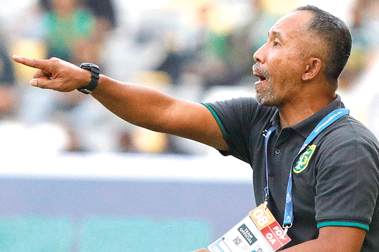 Persebaya Surabaya Lapar Kemenangan, Uston Nawawi Incar 12 Poin di Belakang Persib