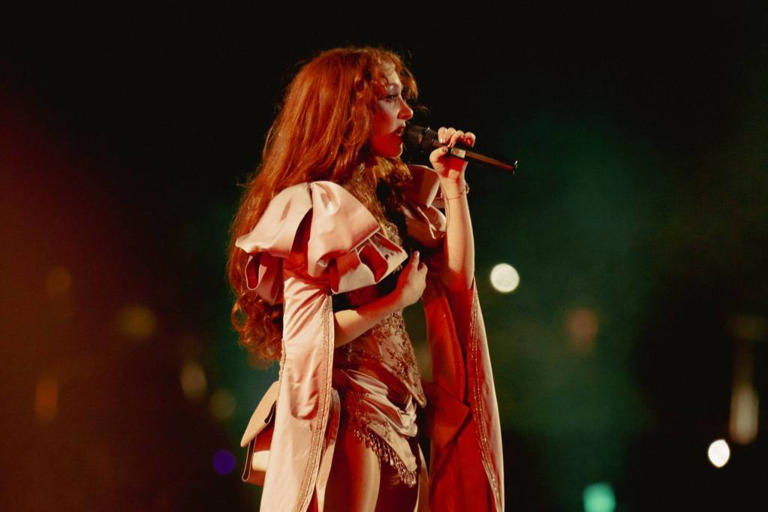 Chappell Roan da la bienvenida al nuevo año con una interpretación de ensueño de ‘The Subway’ en ‘Rockin’ Eve’