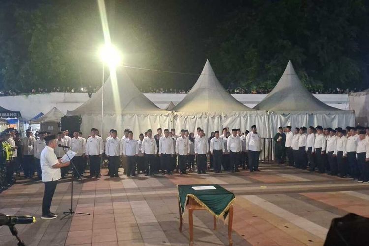 Bupati Karawang Lantik Ratusan Pejabat di Tengah Bazar Menjelang Tahun Baru