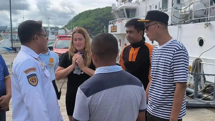 Menangis di Kaki Gubernur NTT, Istri Pelatih Valencia Minta Suami dan Anak Ditemukan