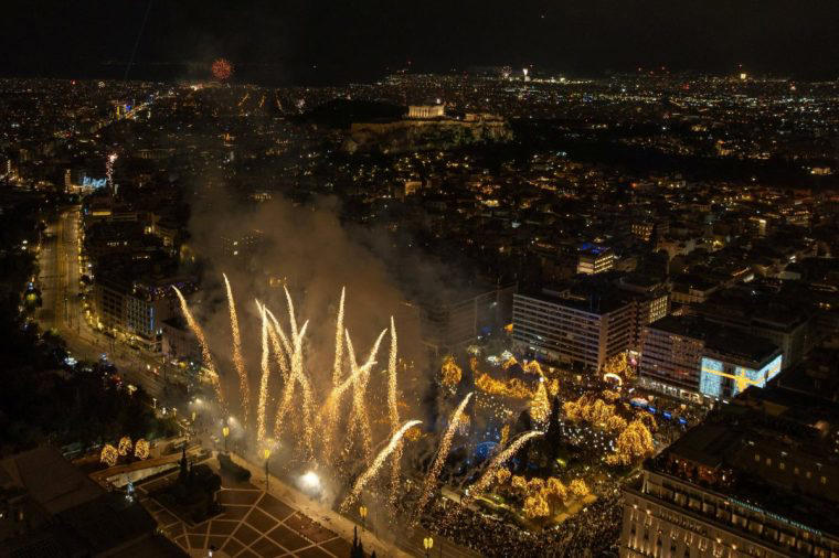 London rings in the new year with fantastic fireworks display