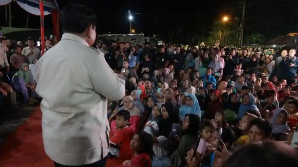 Berani Hadapi Banjir, Prabowo Kunjungi Pengungsi Tahun Baru 2026: Kita Bersama