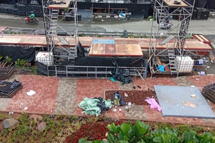 Setelah Tahun Baru, Belum Semua Panggung dan Tenda di Bundaran HI Dibersihkan