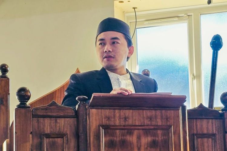 Fahmi, Mahasiswa Double Degree UIII-SOAS Jadi Imam Masjid London