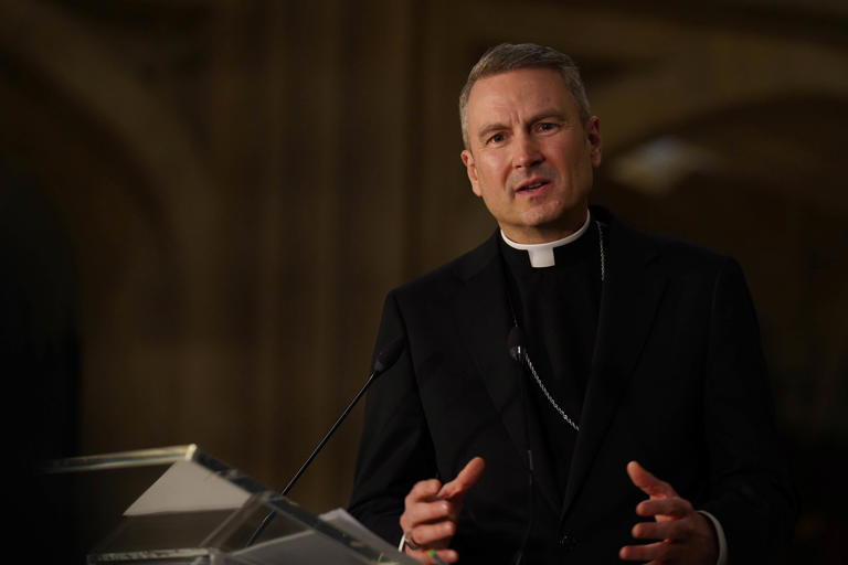 El obispo Ronald Hicks habla durante una conferencia de prensa en la Catedral de San Patricio, el jueves 18 de diciembre de 2025 en Nueva York. (Foto AP/Ryan Murphy)