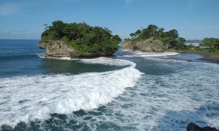 9 Pantai Menarik di Pangandaran untuk Liburan Tahun Baru 2026, Indah dan Nyaman untuk Keluarga