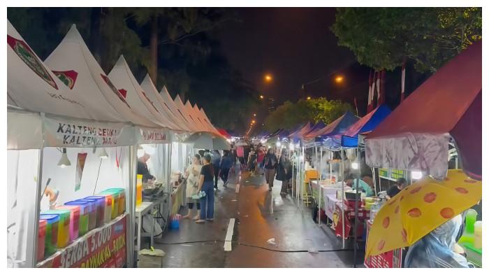 Berkah Tahun Baru 2026 di Bundaran Besar: Antusiasme Dimas dan Warga Barsel untuk Ayu Ting Ting