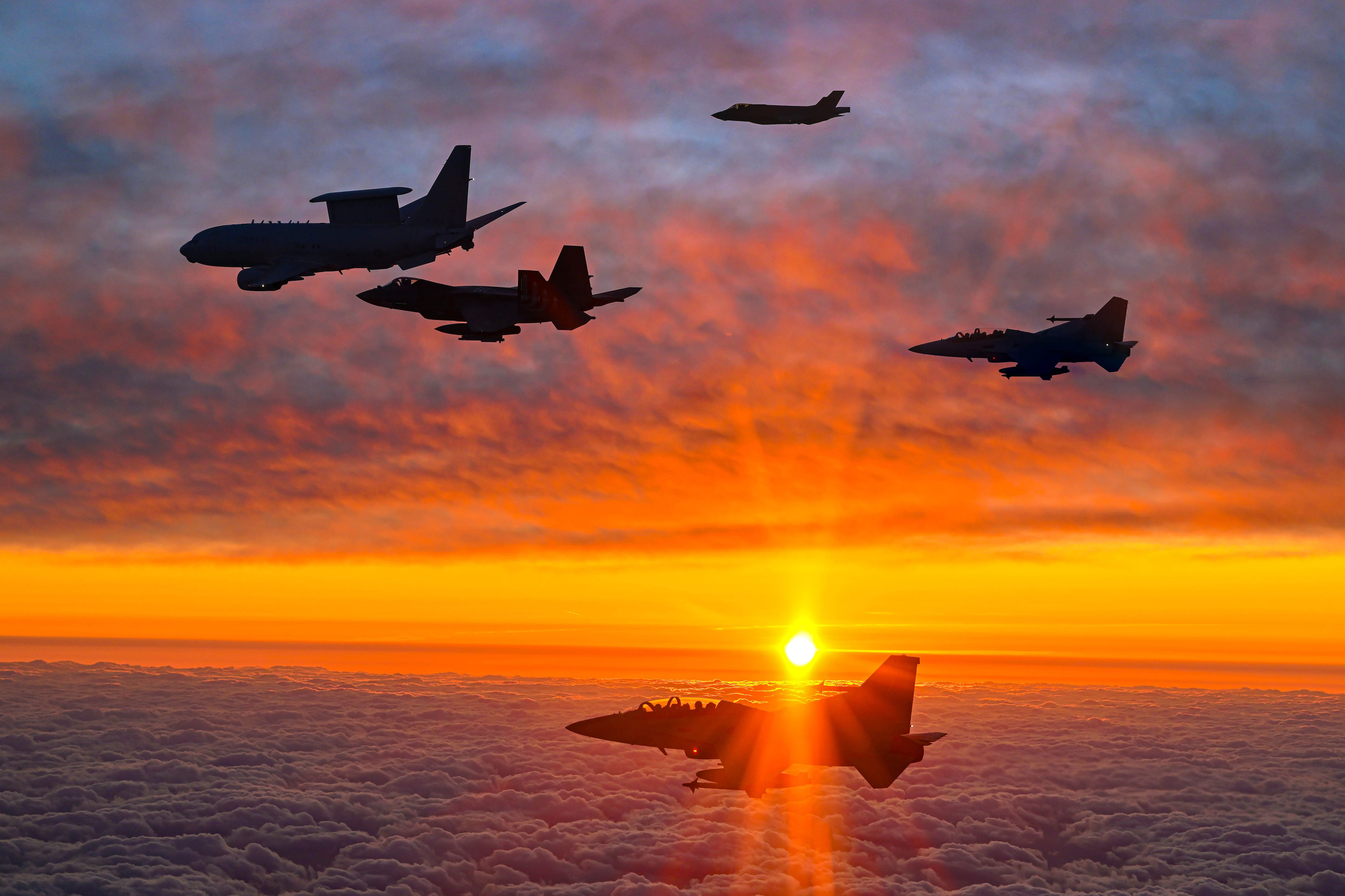 Defense minister conducts command flight with domestic fighter escort