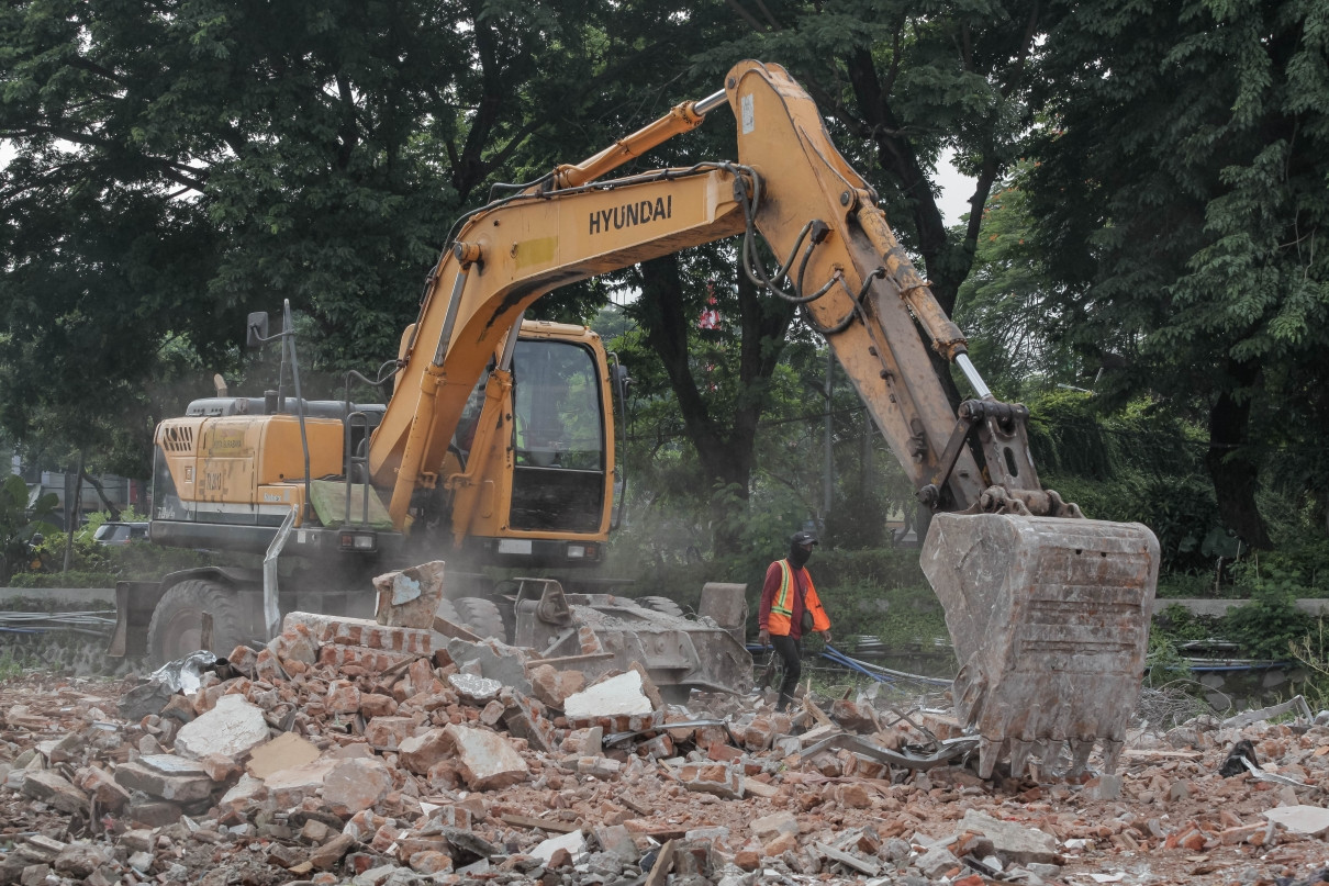 Enam Rumah di Taman Pelangi Surabaya Dihancurkan untuk Proyek Flyover