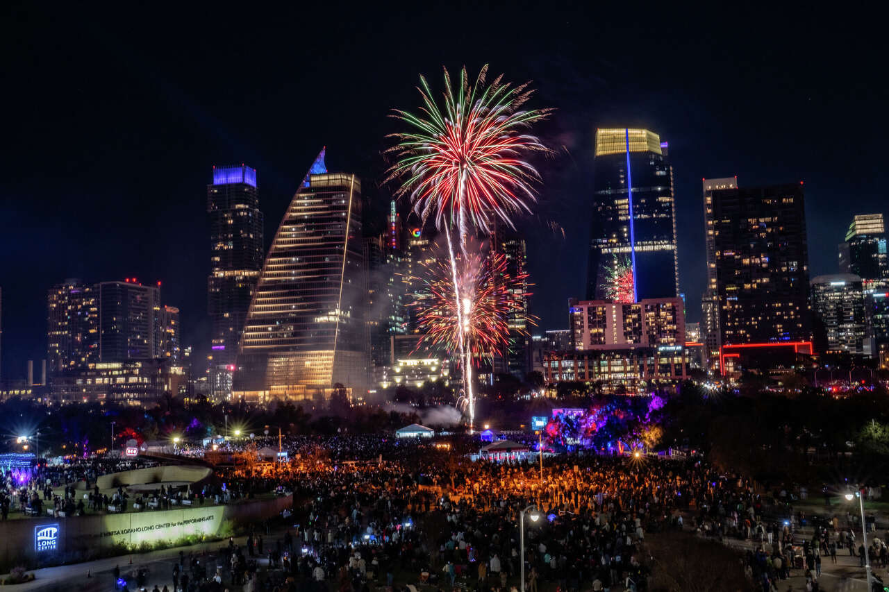 austin-new-year-s-eve-fireworks-light-up-skyline-see-the-celebration