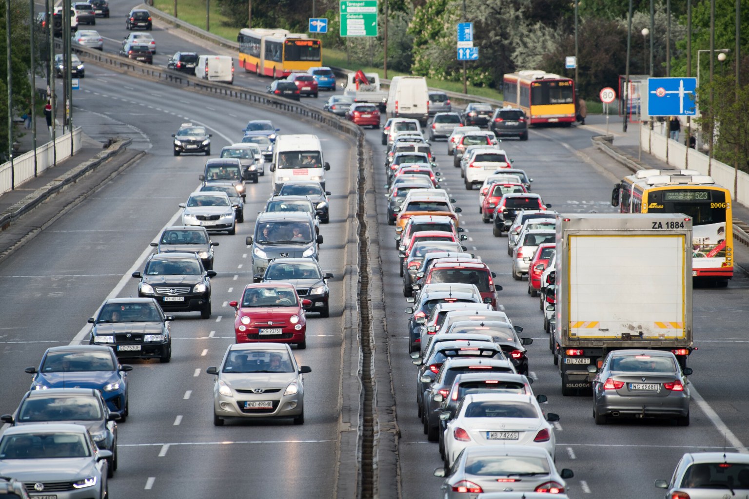 Przykra prawda o hybrydach plug-in. Badania nie zostawiają złudzeń