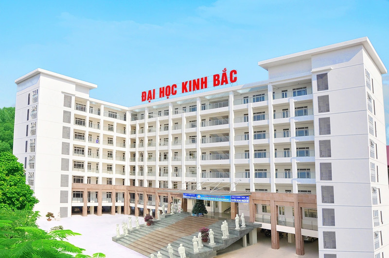 Công an Bắc Ninh cấp chứng nhận con dấu mới cho Trường Đại học Kinh Bắc