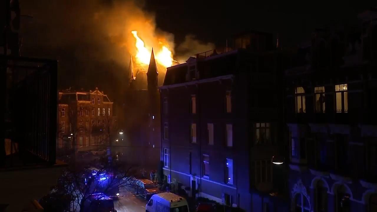 Huge fire rips through historic Amsterdam church in early hours of New Year’s Day<br>