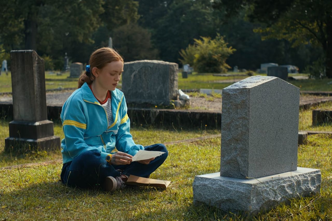 Netflix Sadie Sink as Max at the Roane Hill Cemetery in 'Stranger Things'.