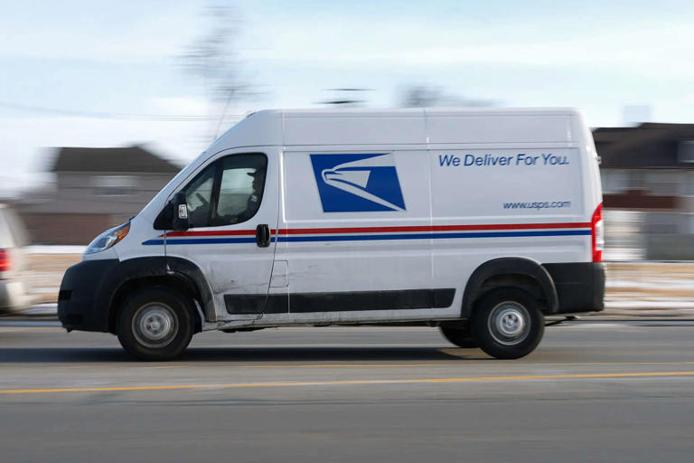 is-usps-open-on-new-year-s-day-banks-post-office-ups-fedex-holiday