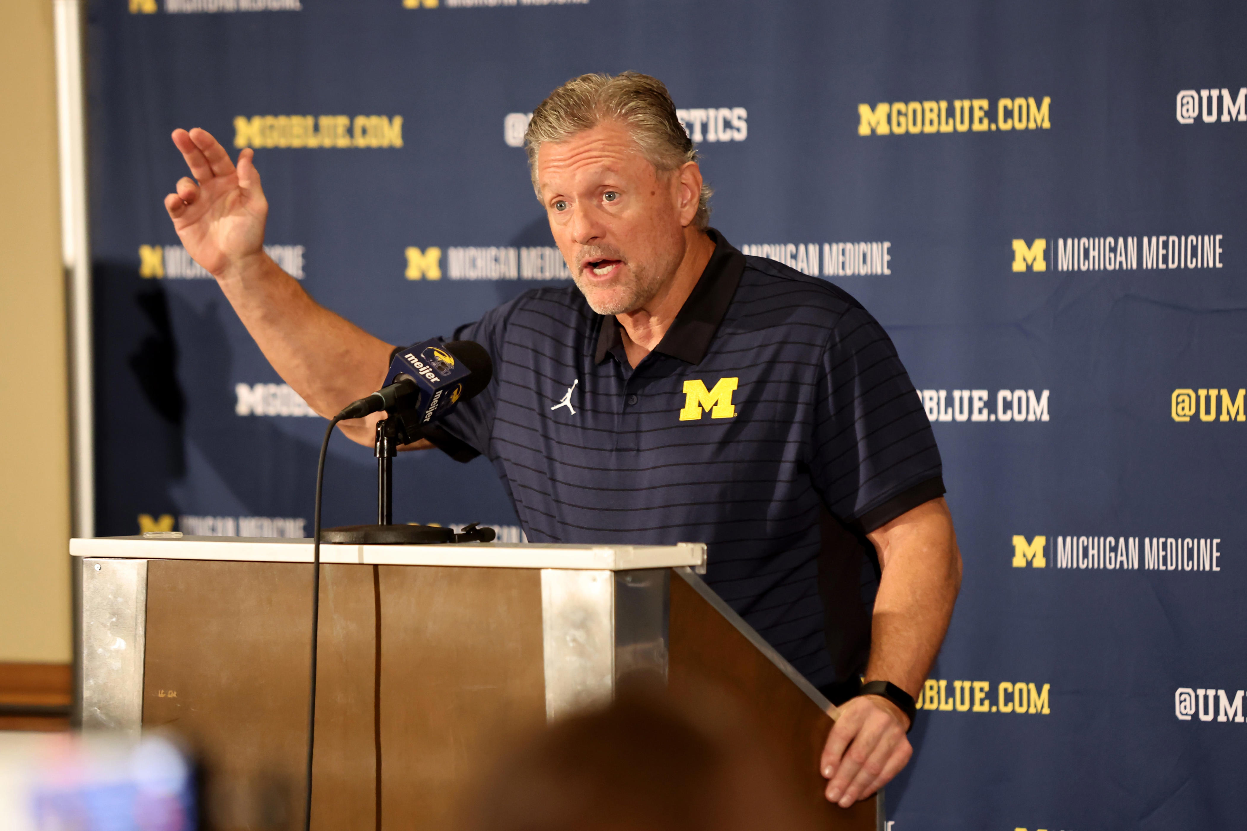 Michigan football eyes Notre Dame's Dave Peloquin as new GM