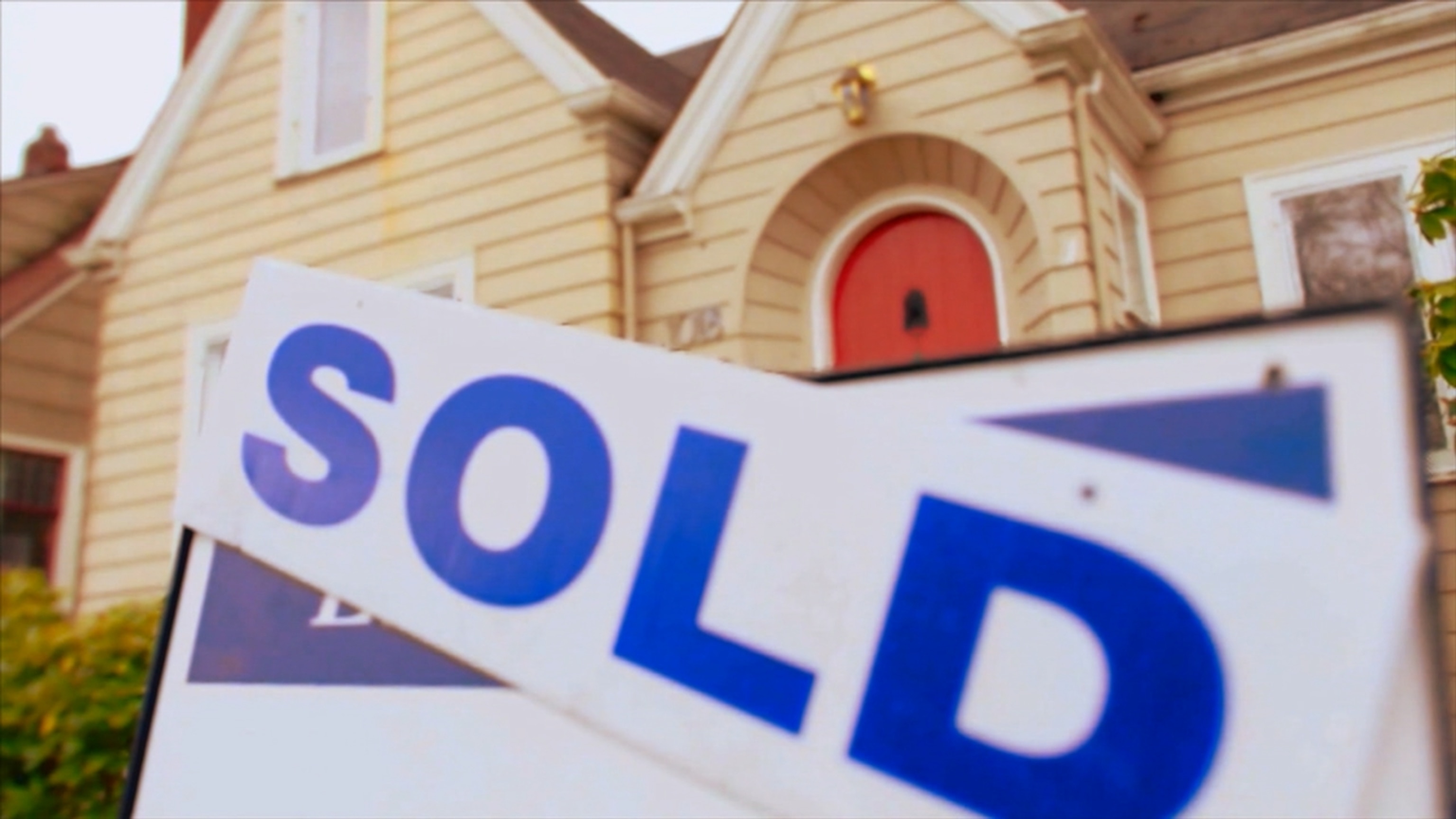 Falling mortgage rates bring hope for housing market<br><br>