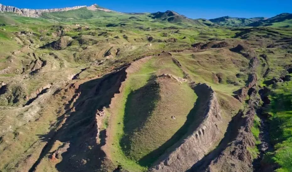 Pottery fragments found near Ararat renew debate over site of Noah’s Ark<br><br>