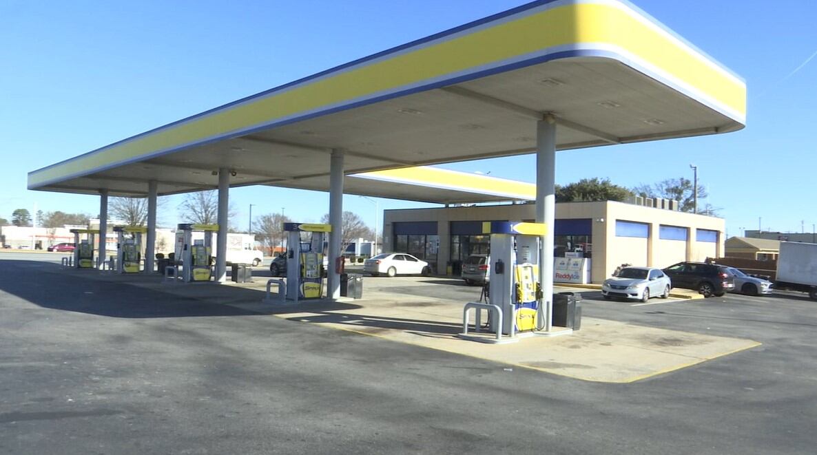 Coroner identifies man killed at convenience store while trying to ...