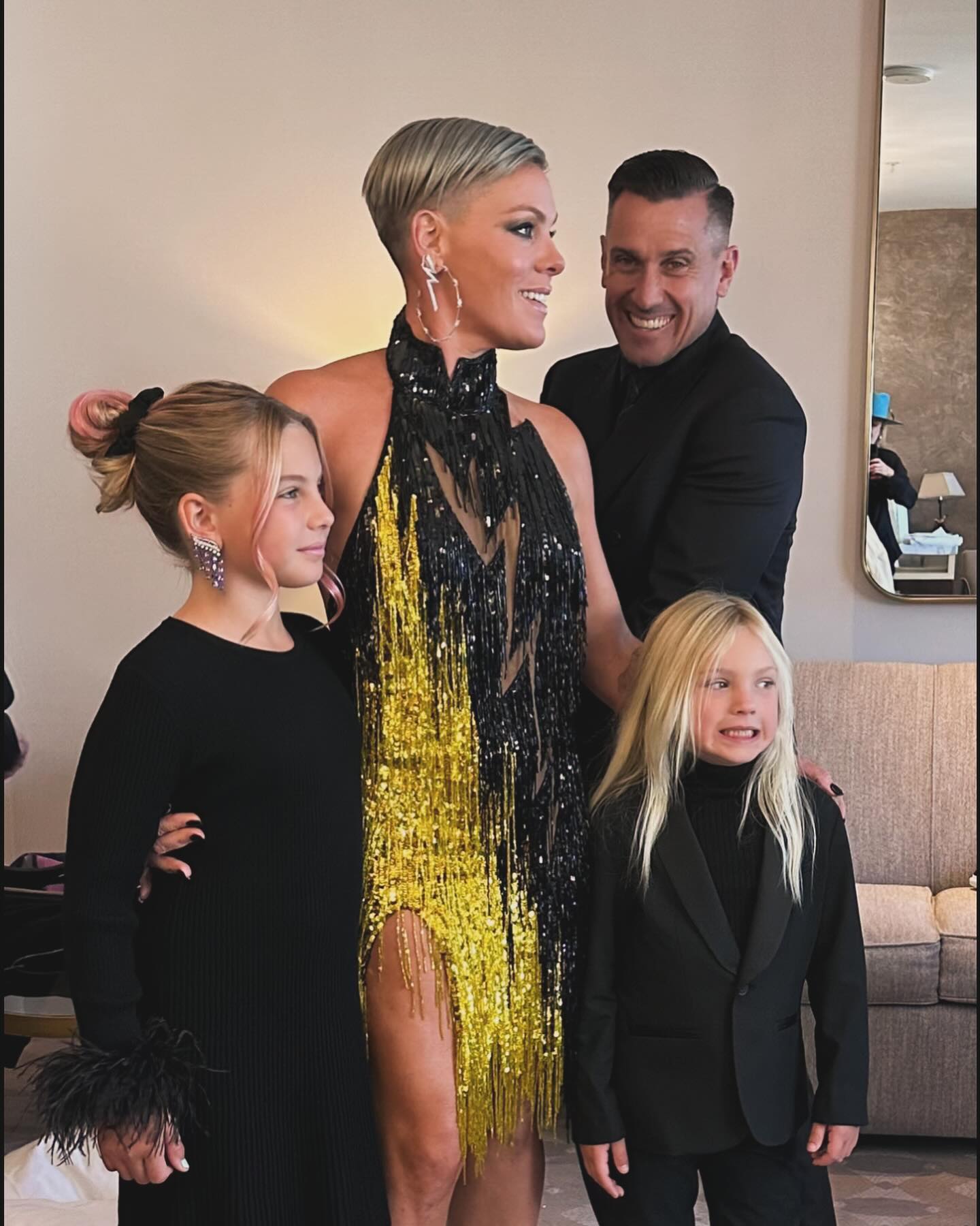 Pink rings in new year with hospital selfie as she undergoes surgery ...