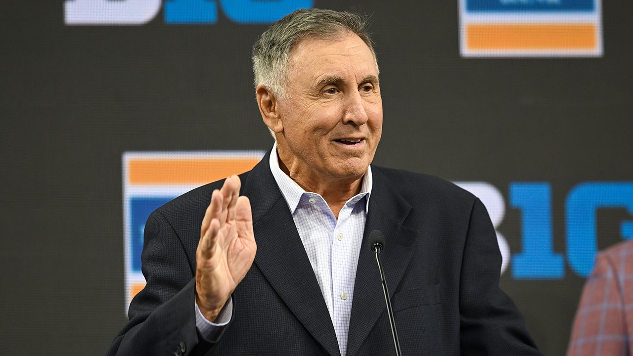College football fans fume after CBS abruptly cuts off Gary Danielson