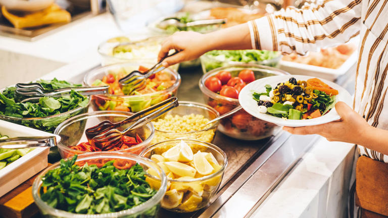 Consider these things when deciding whether or not to tip at a buffet