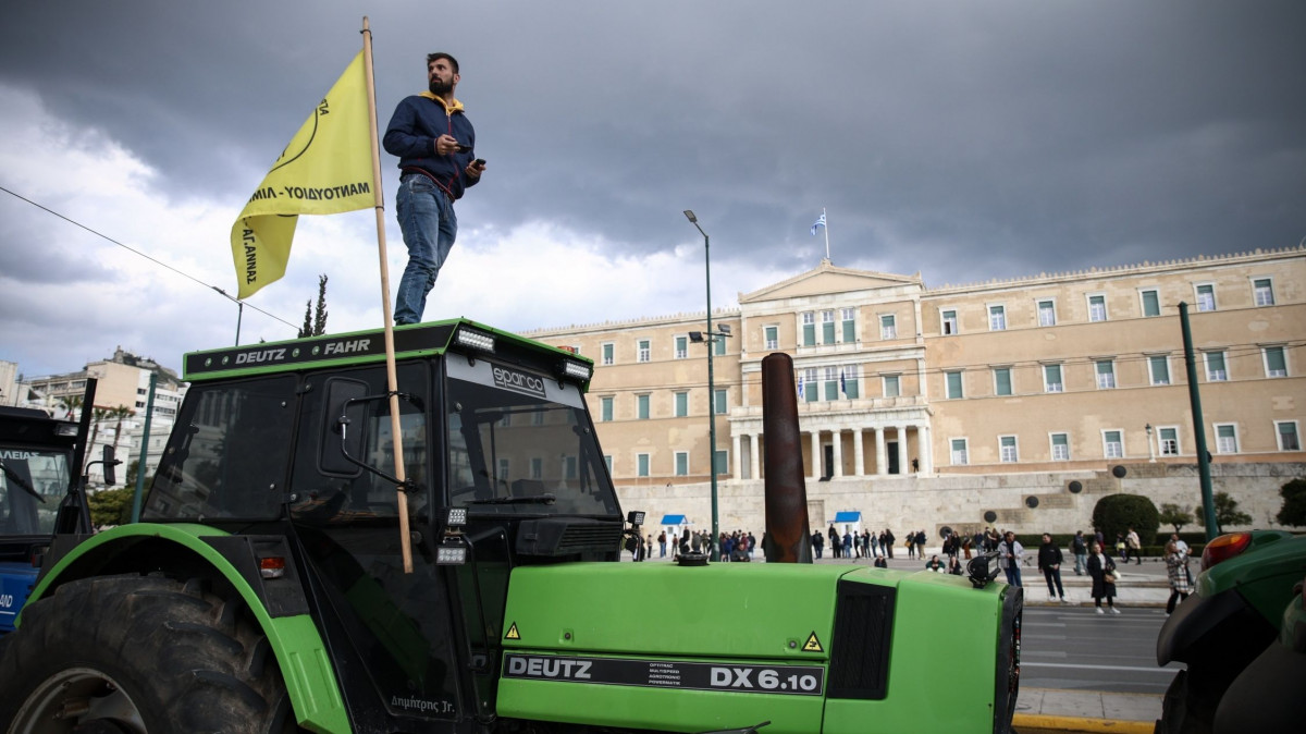 CNN Greece: Πόσο κοστίζει για τους αγρότες η «απόβαση» με τα τρακτέρ ...
