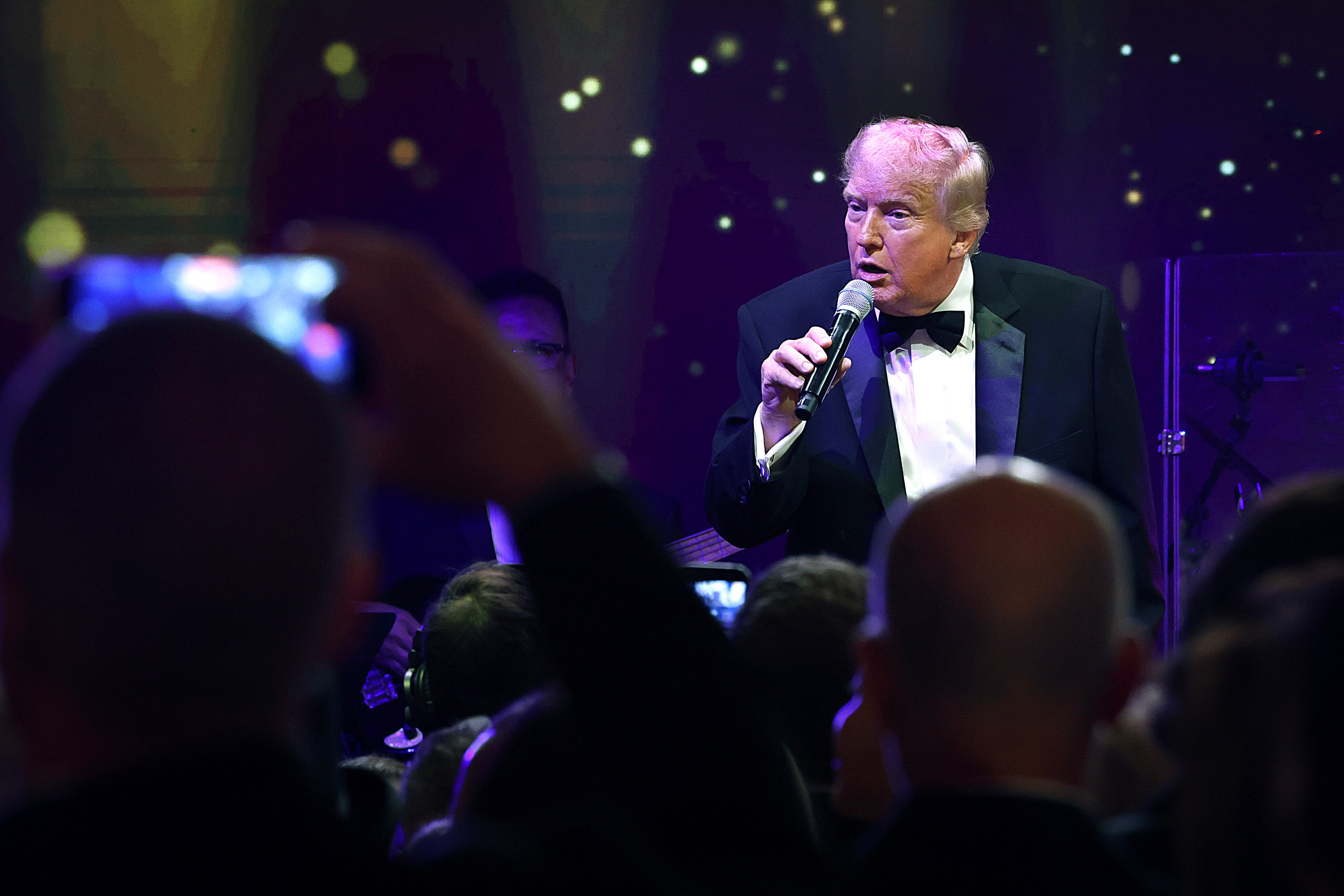 Donald Trump auctions off a painting of Jesus — then offers to sign it<br>