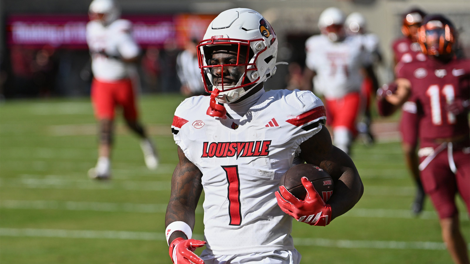 Louisville football star with 2,000 career yards becomes a top transfer ...